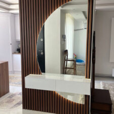 διαχωριστικό έπιπλο με καθρέφτη απο Woodline Saliveros