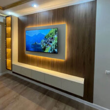 τοίχος με επενδύσεις ξύλου