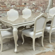 Γυαλιστερή τραπεζαρία σαλονάτη