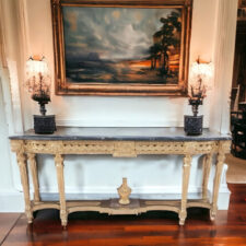 Ξύλινη κονσόλα με ρετρό σχεδιασμό και παραδοσιακή υφή