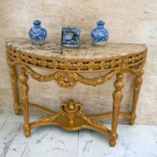 Ανατολίτικη κονσόλα εισόδου