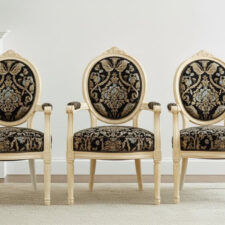 κλασικές πολυθρόνες σε κάθε χρώμα και ύφασμα