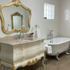 χρυσο μπεζ έπιπλο μπάνιου