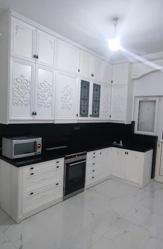 ασπρη κουζίνα κλασική κατά παραγγελία Woodline Saliveros