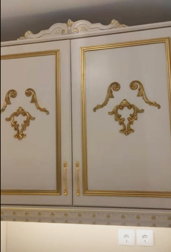 πορτάκια κουζίνας με σκάλισμα